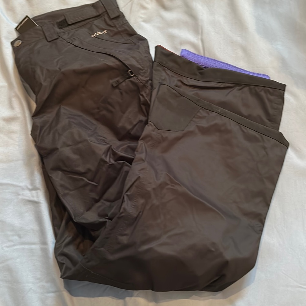 The North Face Hyvent girls ski pants. Large 14/16.  Black with purple interior.